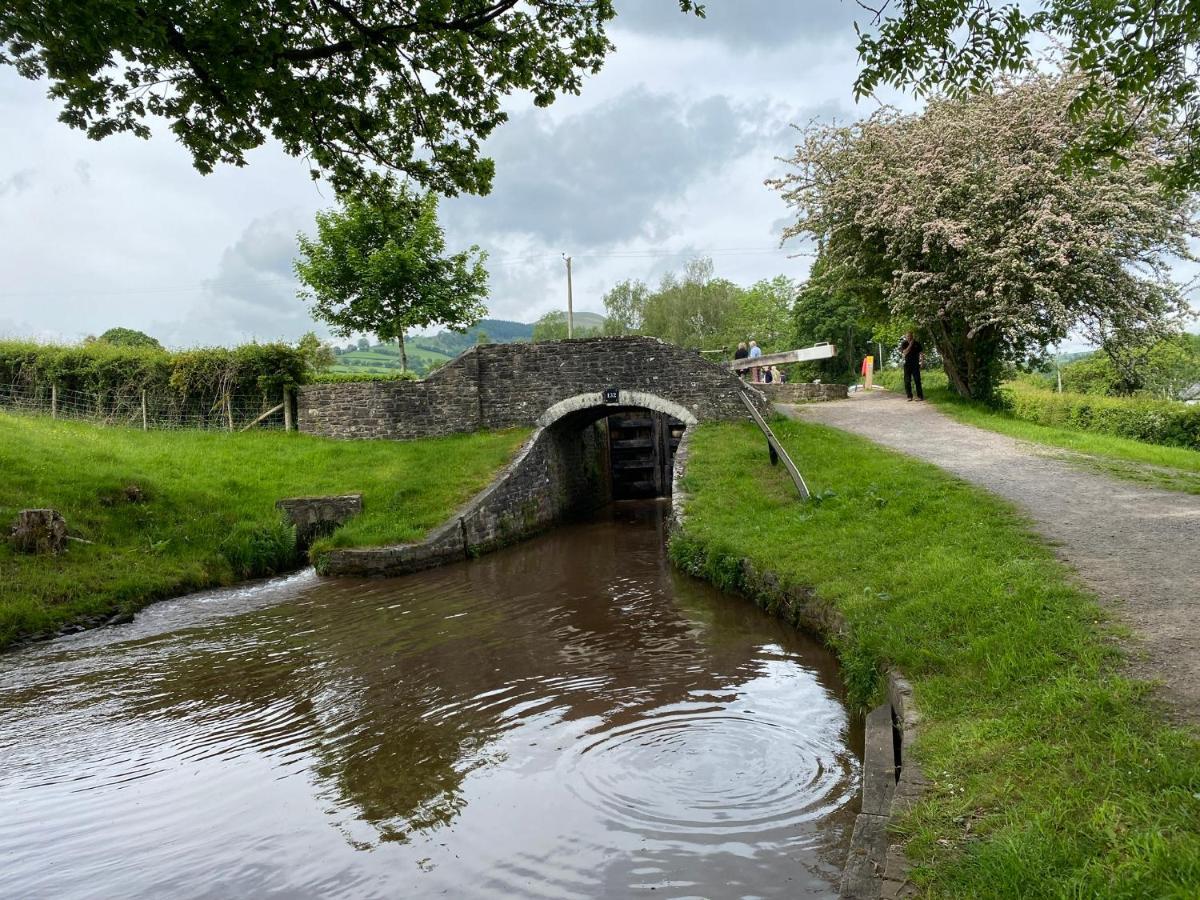 LlangynidrPant Llwyd Farm别墅 外观 照片